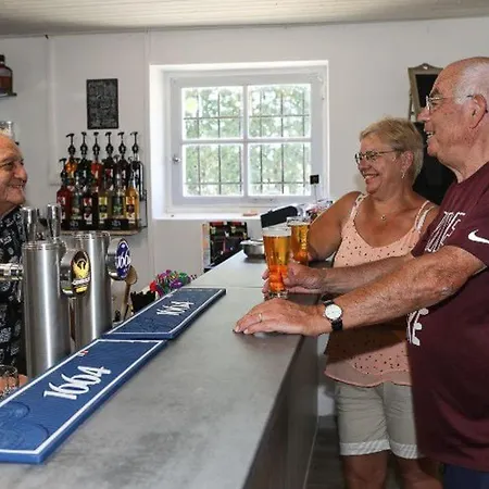 Camping Mobil 23m² Avec Terrasse - 4 Pers - Api-1-52-383 *