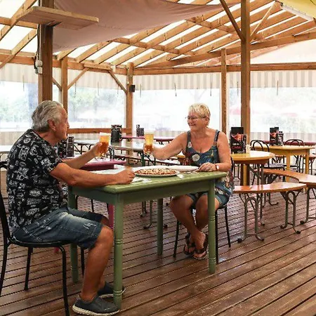 Kemp Mobil 23m² Avec Terrasse - 4 Pers - Api-1-52-383 Les Achards (Vendee)