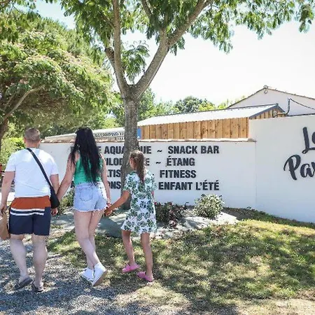 Mobil 23m² Avec Terrasse - 4 Pers - Api-1-52-383 * Les Achards (Vendee)