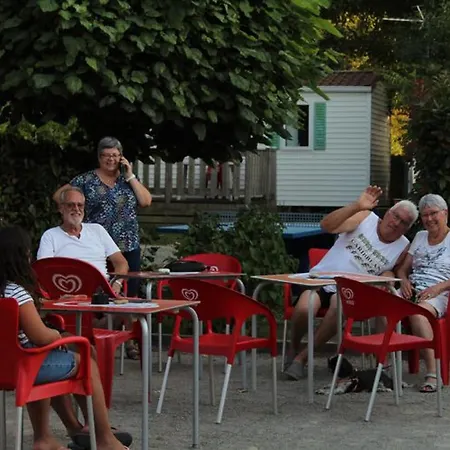 Campingplatz Mobil 23m² Avec Terrasse - 4 Pers - Api-1-52-383 Les Achards (Vendee)