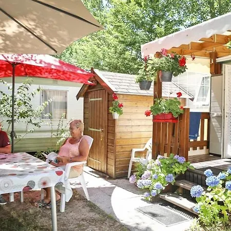 Mobil 23m² Avec Terrasse - 4 Pers - Api-1-52-383 Кемпинг *