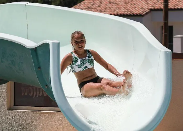 Mobil 23m² Avec Terrasse - 4 Pers - Api-1-52-383 Les Achards (Vendee)