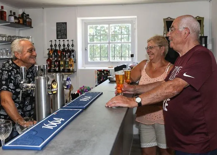 Kemping Mobil 23m² Avec Terrasse - 4 Pers - Api-1-52-383 *