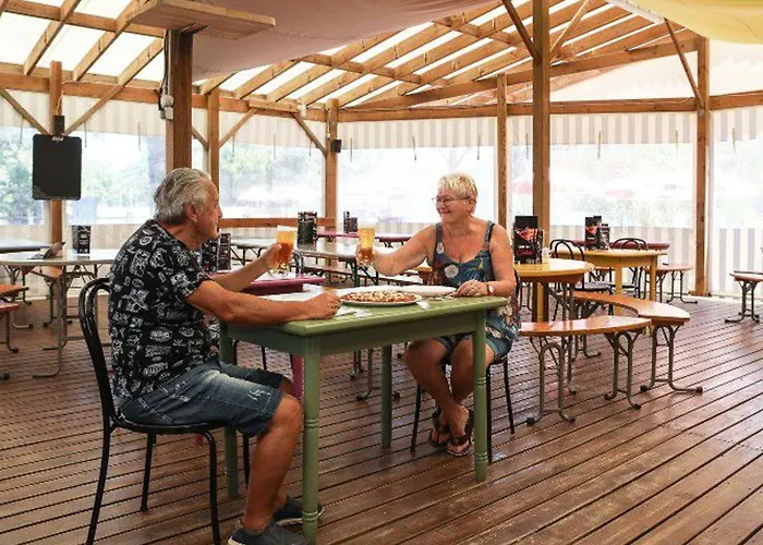 Kamp alanı Mobil 23m² Avec Terrasse - 4 Pers - Api-1-52-383 Les Achards (Vendee)