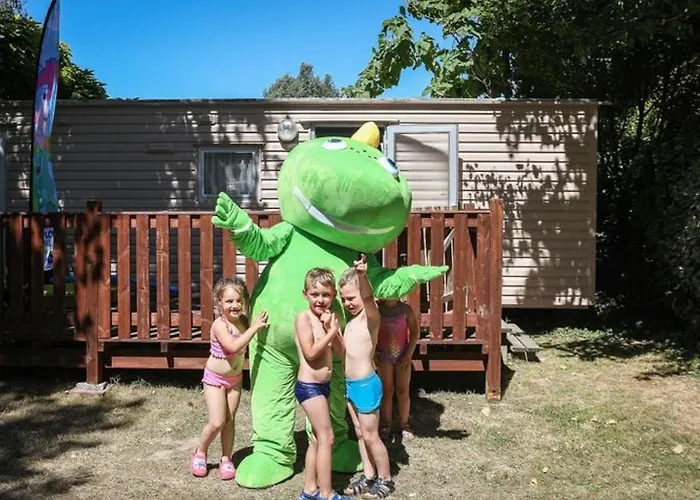 Mobil 23m² Avec Terrasse - 4 Pers - Api-1-52-383 * Les Achards (Vendee)